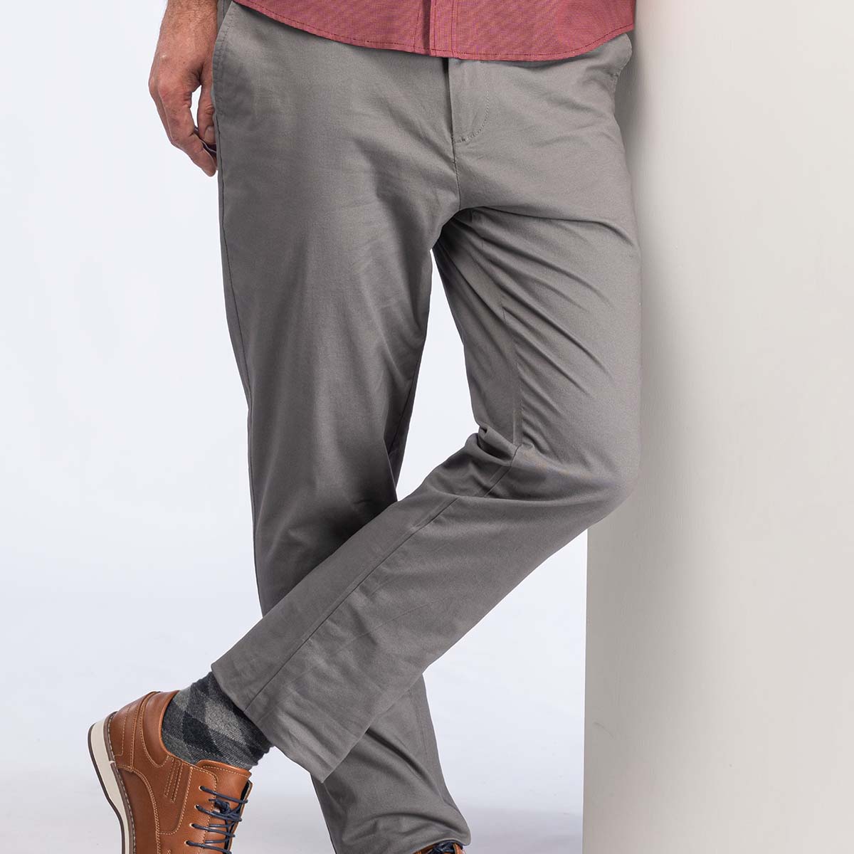 https://www.aki.com.ec/catalogo-familia-2022/wp-content/uploads/2022/05/Pantalon-gris.jpg