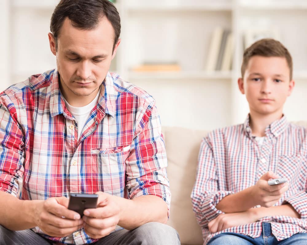 Promover-buenos-hábitos-de-uso-del-celular-en-tus-hijos