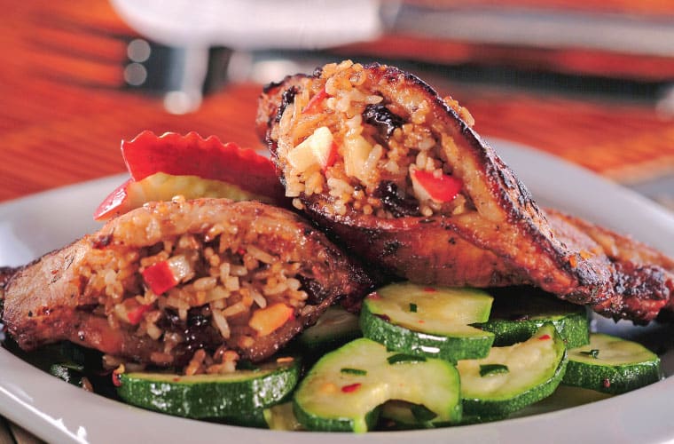 Chuletas con relleno de arroz con frutas